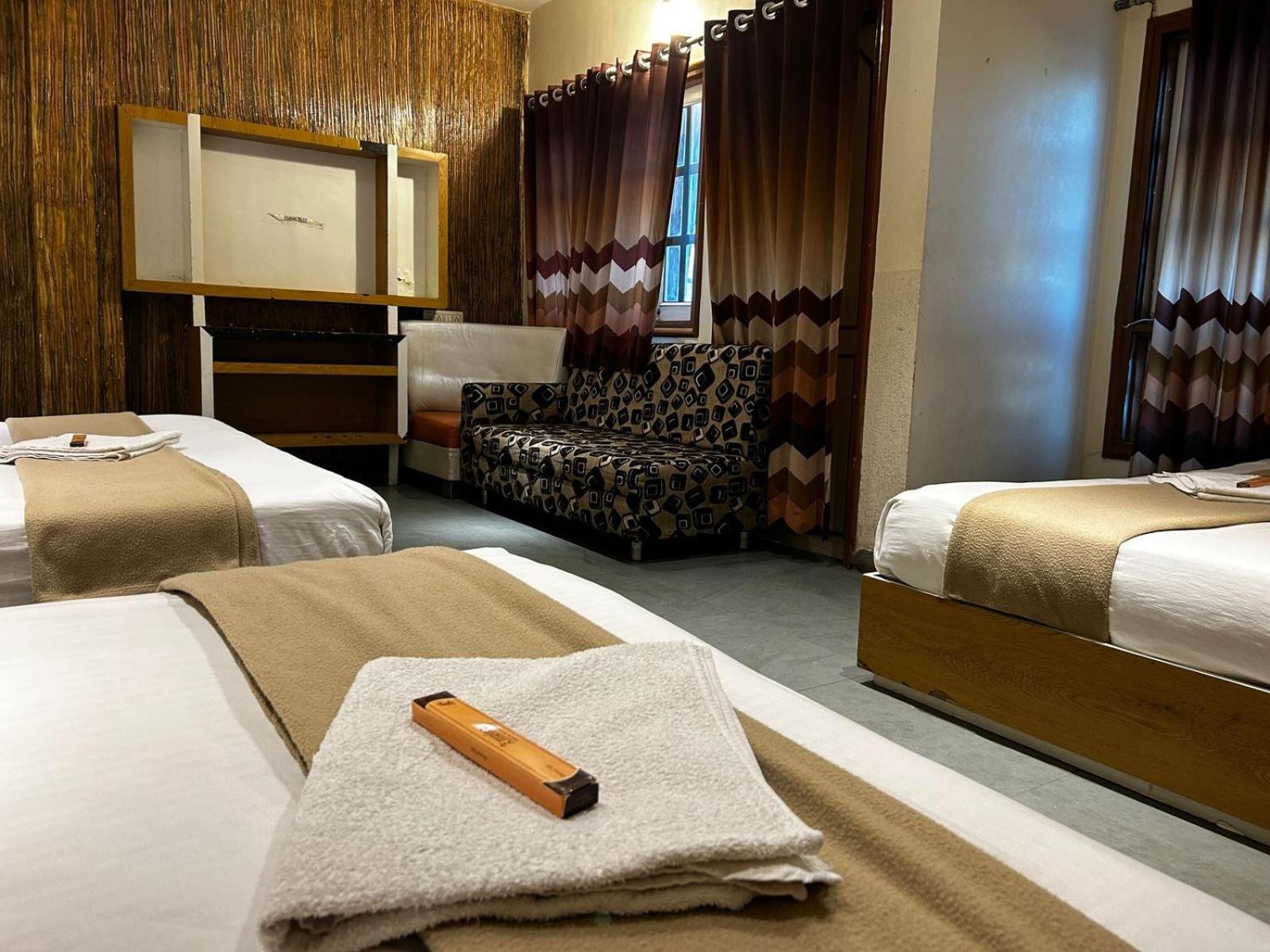 Hotel Empire Ujjain Exterior photo