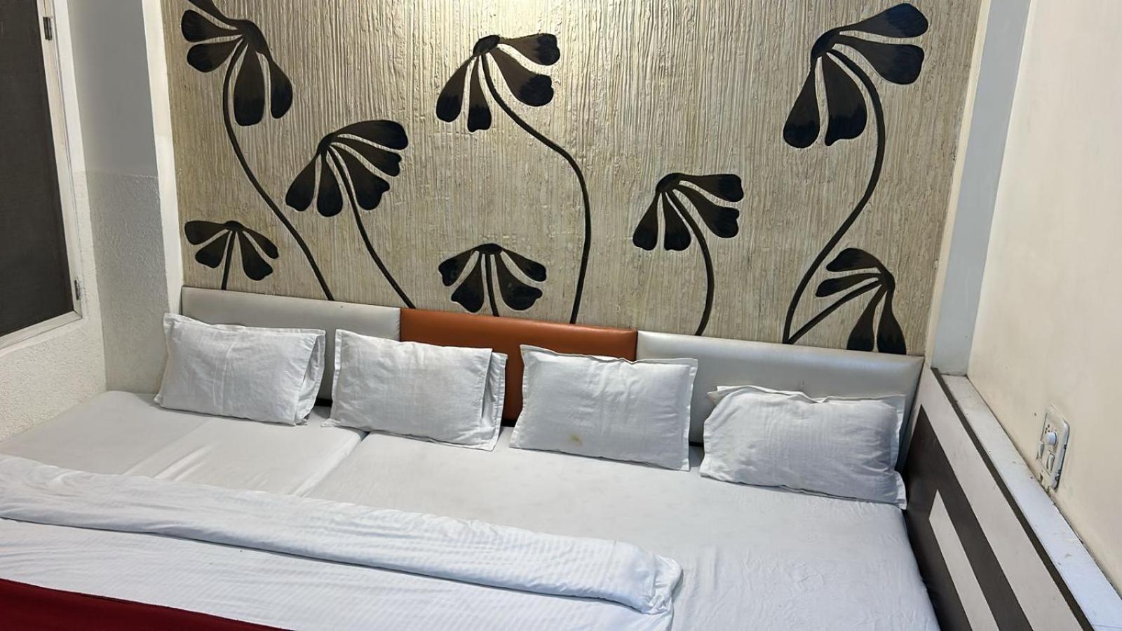 Hotel Empire Ujjain Exterior photo